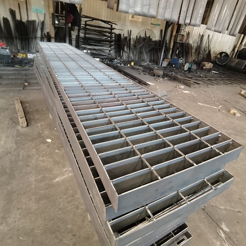 雨水排水鋼格柵蓋板污水處理鋼格板篦子：技術參數與性能詳解